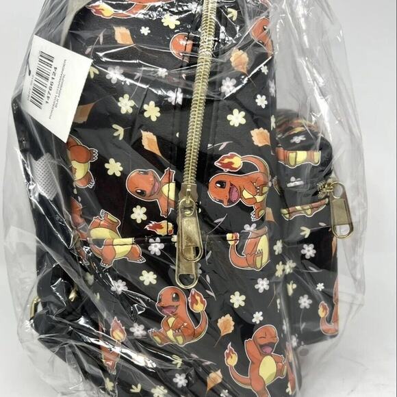 Loungefly Charmander Daisy Mini Backpack Bag Daisies POKÉMON All Over Print Blk main image 5